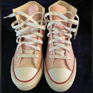 Converse Chuck Taylor All Star Hi Lift High Top. 4 Youth or 6 Women’s. EXCELLENT